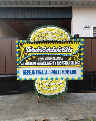Papan Bunga Duka di Pulau Gebe